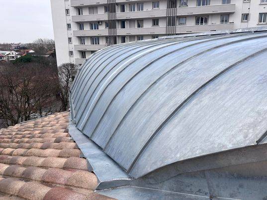 Bac joint debout en zinc cintré 
