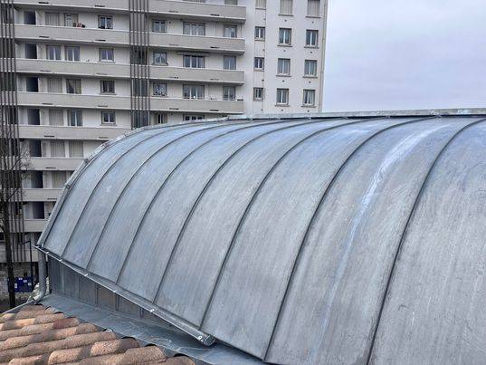 Bac joint debout en zinc cintré 